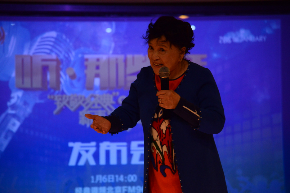 徐文燕:现场朗诵回忆经典 庆贺fm969新春演唱会