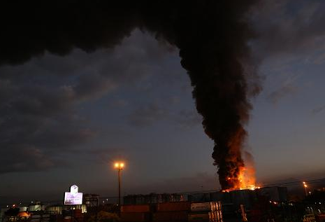 巴西一港口发生化学气体泄漏