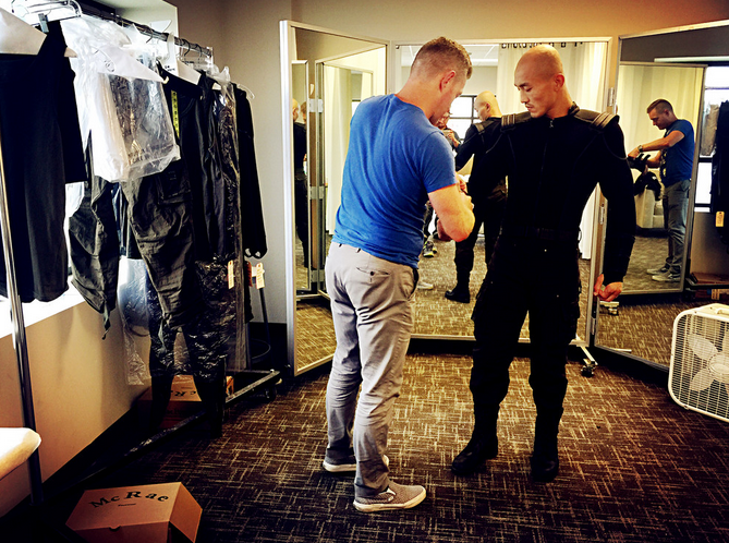 《美国队长3》大陆上映前夕,首次触电好莱坞的"ko之王"一龙在微博发布