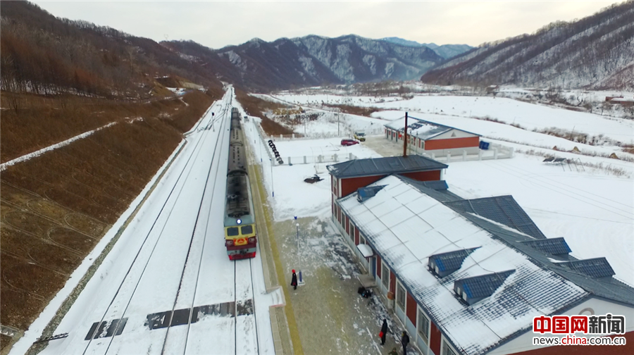 位于大山深处冰天雪地中的雅河站。