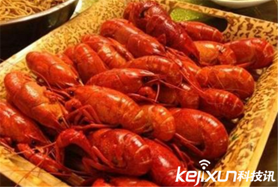 小伙穿肚兜尬舞卖烧烤_卖烧烤 收入