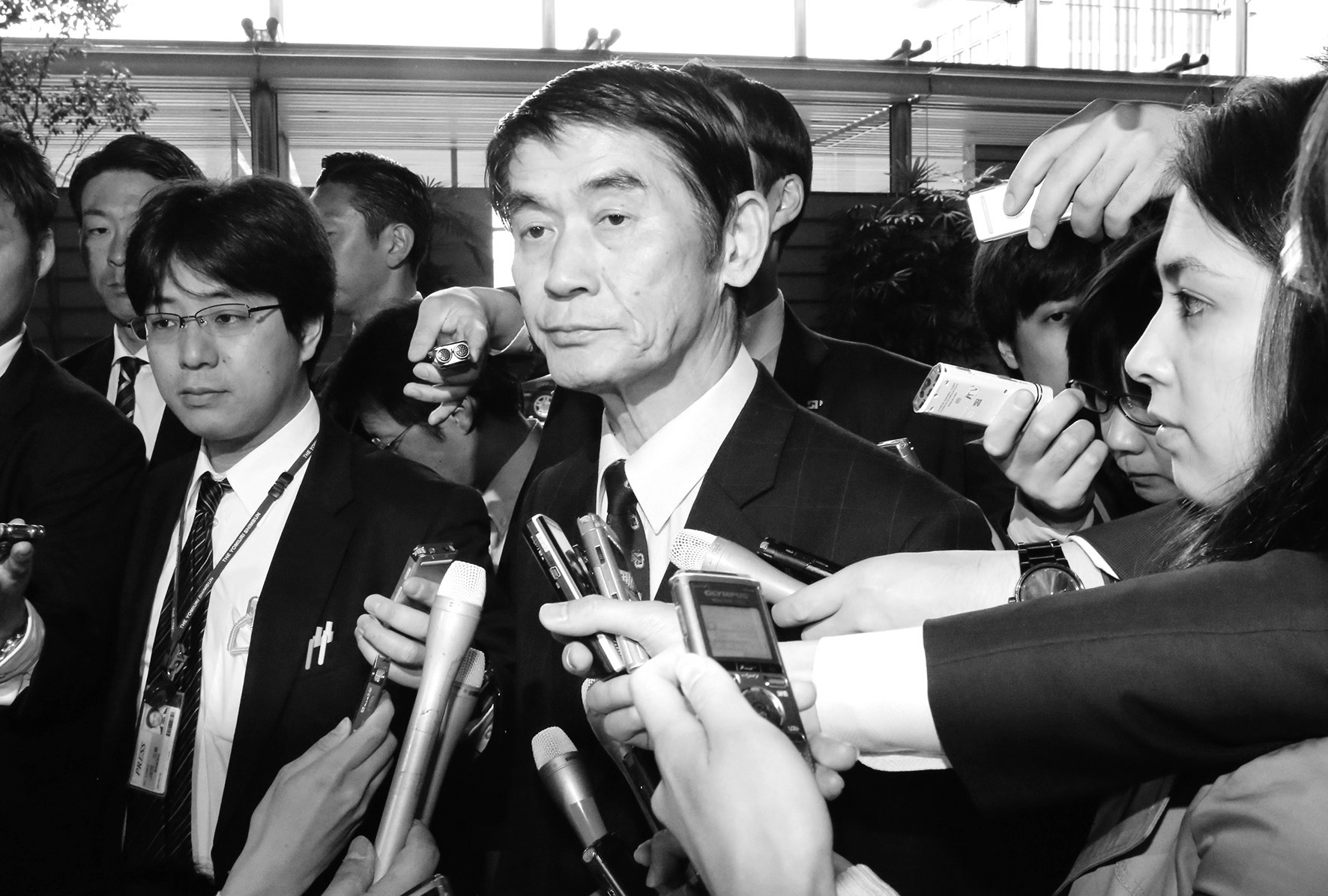 日復興大臣輕視災民引咎辭職輿論直指安倍內閣