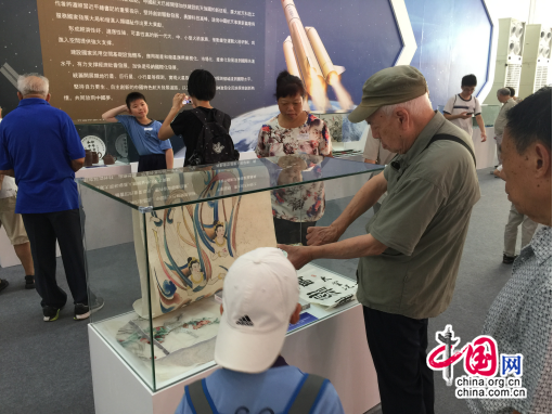 太空搭载中国文化精品亮相香港科技展