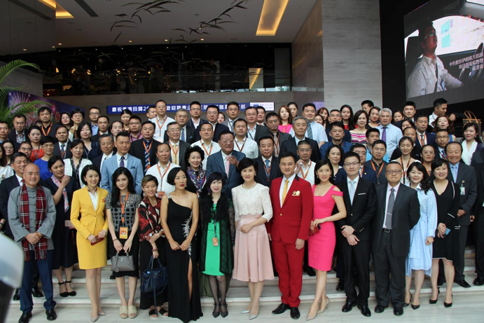 国美酒业集团董事长武玉杰受邀出席香港回归二十周年凤凰卫视客户答谢