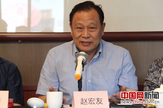 中国果酒产业科技创新战略联盟理事长赵宏友发言。