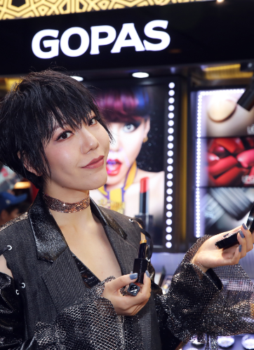 高柏诗原创时尚彩妆秀闪耀时尚圈