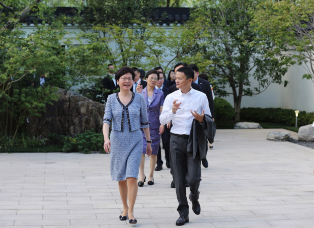 香港特首林郑月娥到访阿里巴巴 移动互联网点亮"东方之珠"