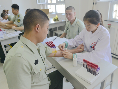 武警新疆边防总队医院承担400余名入警大学生的体检任务