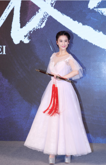 黄圣依再塑侠女形象,《白衣方振眉》关注度爆棚