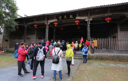 “爱乐乐团”放声“闽龙集团号”文化之旅