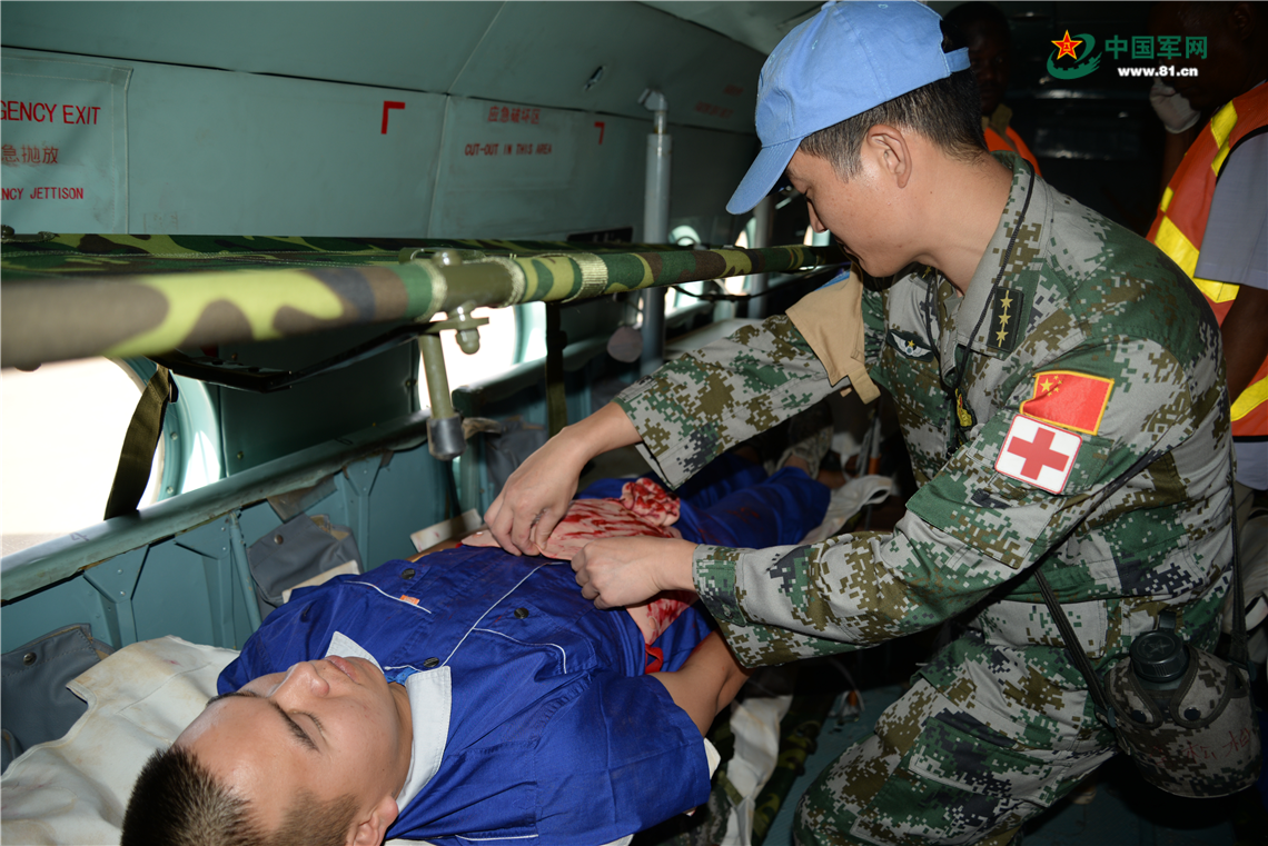 中国维和直升机分队首次在任务区参加联合演练