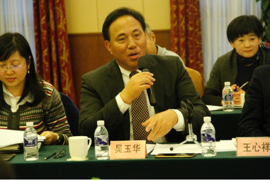 上海市政协常委,张江长三角科技城执行总裁吴玉华现场发言.