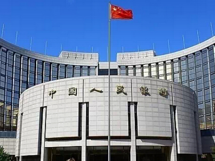 Um den Talfahrten durch schwächelndes Wirtschaftswachstum und Kapitalabwanderung entgegen zu wirken, hat die chinesische Zentralbank People`s Bank of China die Leitzinsen zum fünften Mal seit dem vergangenen November gesenkt.