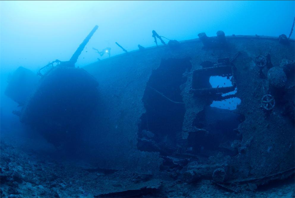 第二次大戦中の米掃海艦、沈没の写真が公開