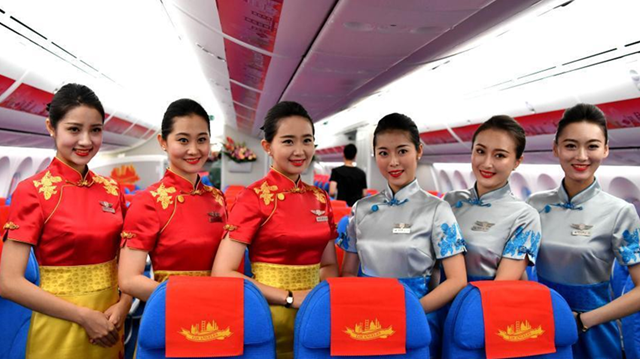 厦門航空、チャーター機CAの新制服を公開_中国網_日本語