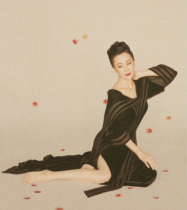 Изящная актриса Лю Цзялин на обложках журнала