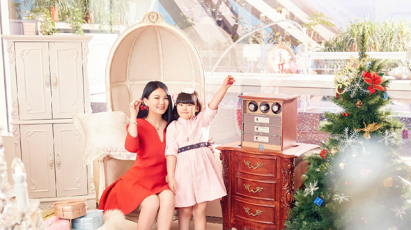 Ли Сян со своей дочерью Ван Шилин