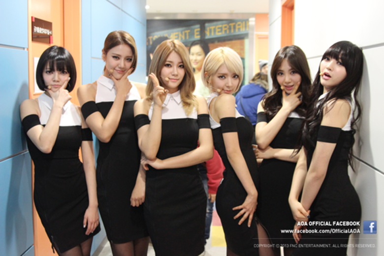 Chicas coreanas lucen sus curvas voluptuosas