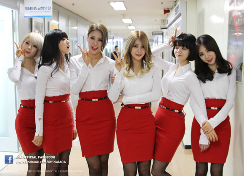 Chicas coreanas lucen sus curvas voluptuosas