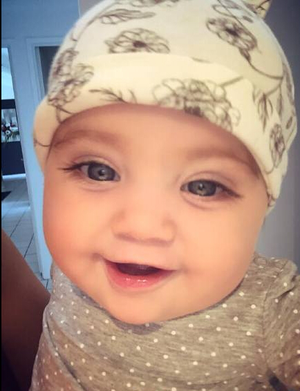 Un bebé australiano con ojos bonitos2