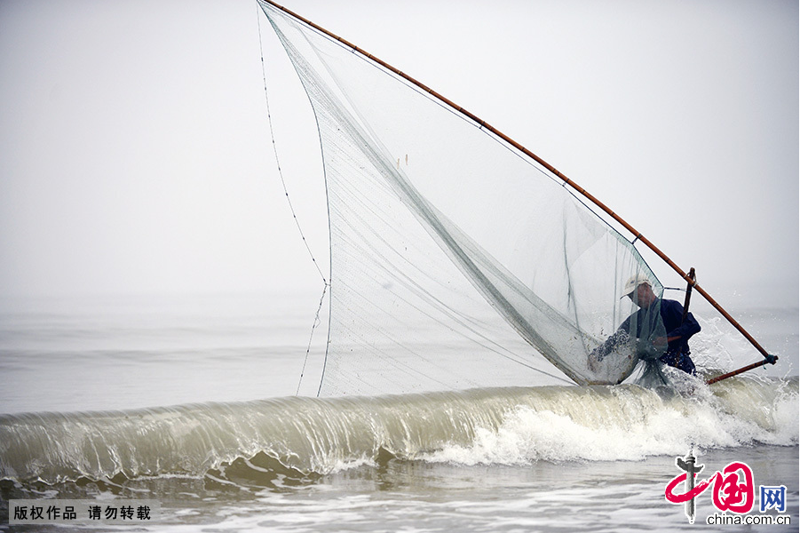 Enciclopedia de la cultura china: Pescar con zancos 2