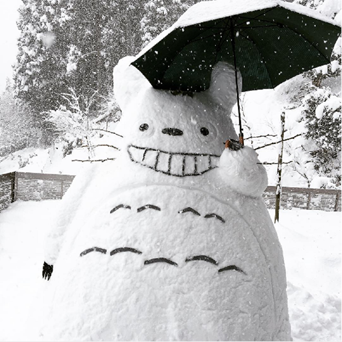 Singulares figuras de muñeco de nieve en Japón8