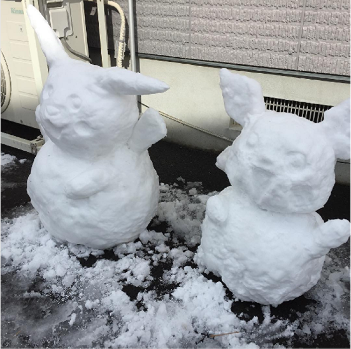 Singulares figuras de muñeco de nieve en Japón3