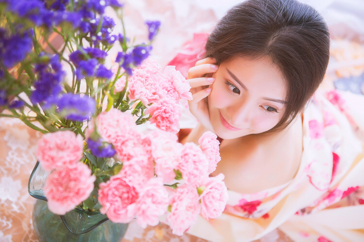 Bella chino en kimono rosado