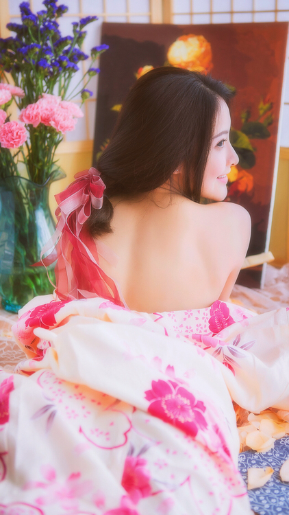 Bella chino en kimono rosado