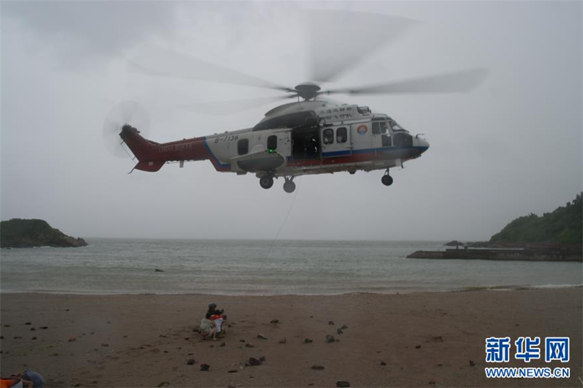 Rescatan a 49 turistas atrapados en isla inhabitada en Mar Meridional de China