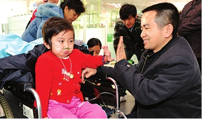 Pan Yifan and her family at Beijing airport on Wednesday before leaving for the US.