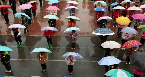 Zaozhuang,Shandong: Students from the Hui ethnic primary school stand in formation in remembrance of the dead in Yushu prefecture of China’s Northwest Qinghai province on April 21, 2010. 