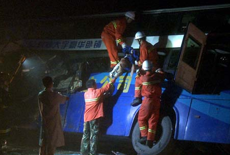 10 dead, 43 injured in south China bus collision