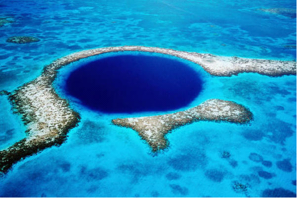 Great Blue Hole in Belize (Photo Source: chinadaily.com) 