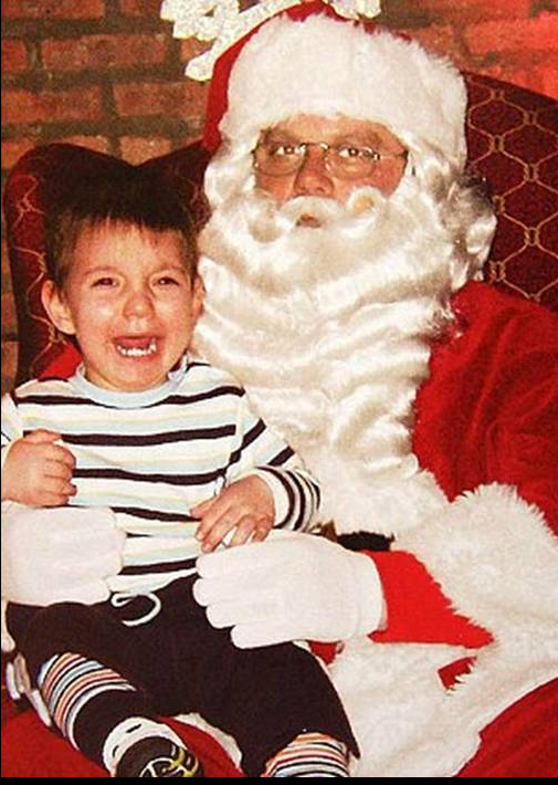 'Scary' Santa Claus make kids cry