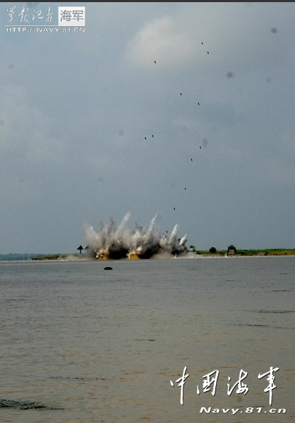  PLA Naval aviators conduct bombing drill.[Photo/Navy.81.cn]