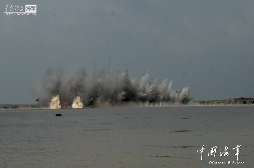 PLA Naval aviators conduct bombing drill.[Photo/Navy.81.cn]