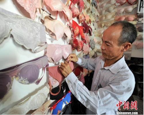 Man collects 5,000 bras in 20 years 