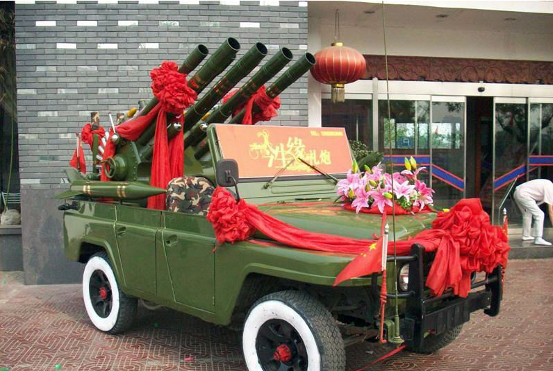 Chinese jeep available for rent for marriage fireworks.[Photo/163.com] 