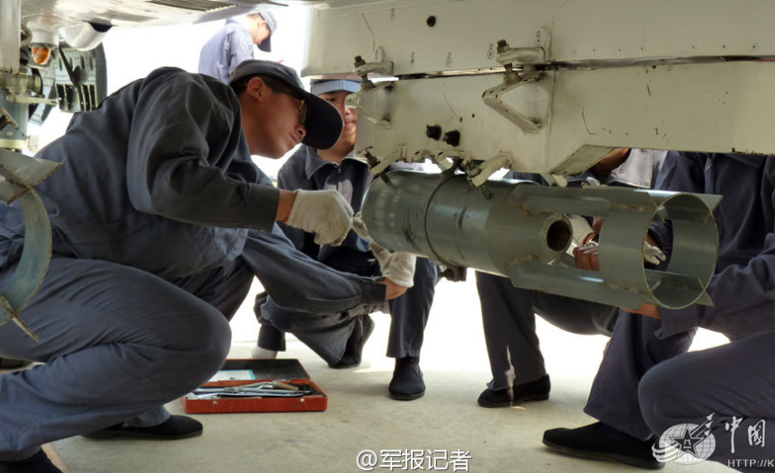 Q-5 attackers fire rocket shells on ground targets. [ Photo by Xue Xiaoling and Shi Qichao / kj.81.cn] 