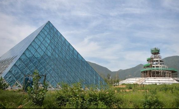 A replica of the glass pyramid at the Louvre Museum replica (left) is being built at a film base in Shijiazhuang, North China's Hebei province, Sept 3, 2015.