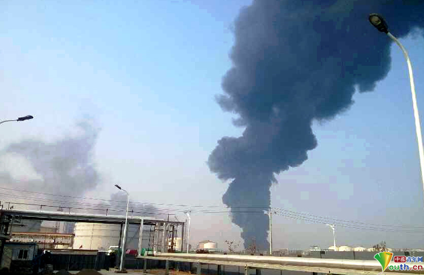 An explosion rocked a chemical plant in east China's Shandong Province on Oct.21. [Photo/youth.cn]