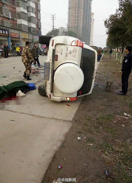 A sedan rammed into a crowd of students around 7:15am today, killing 3 and injuring 18 other in east China’s Jiangxi Province. The suspect is under control, China Central TV reported. --CCTV