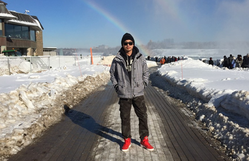Hu Juyuan poses for a picture in Canada. [China.org.cn] 