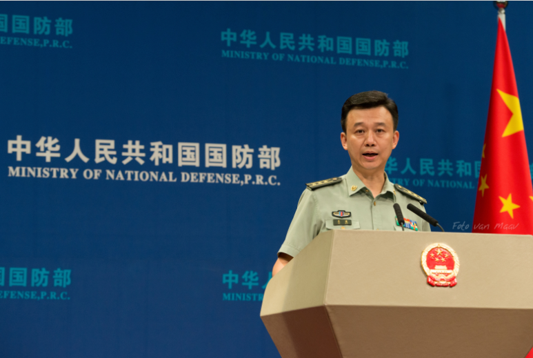 Colonel Wu Qian, spokesperson for the Ministry of National Defense, takes questions from the press on Aug. 25 in Beijing. [Photo by Chen Boyuan / China.org.cn]