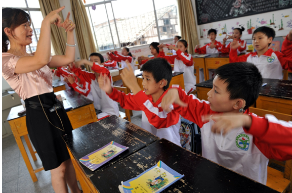 Disabled students take Chinese language class at Ganzhou Zhanggong District Special Education School in Ganzhou, east China's Jiangxi Province, June 20, 2012. [file photo]