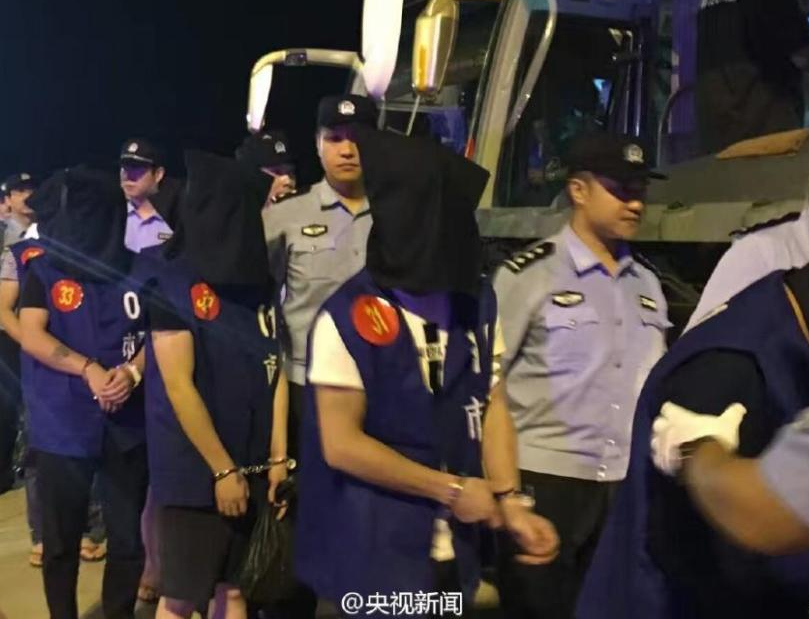 Chinese police brought 63 telecom fraud suspects back from Cambodia on September 20, 2016 in their continued crackdown on such crimes, the Ministry of Public Security said.[Photo/Weibo account of CNTV]