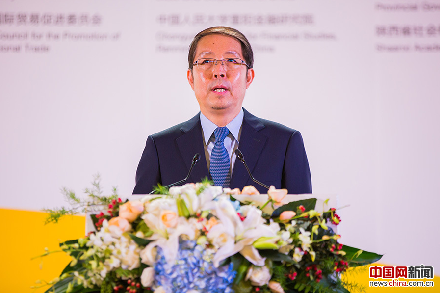 Fang Zhenghui, vice president of the China International Publishing Group (CIPG), presides over a reception for guests from the academic, corporate and media sectors attending the International Seminar on the Belt and Road Initiative on Sept. 26 in Xi'an. 