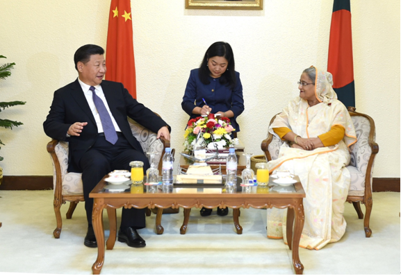 ese President Xi Jinping (L) holds talks with Bangladeshi Prime Minister Sheikh Hasina in Dhaka, Bangladesh, Oct. 14.