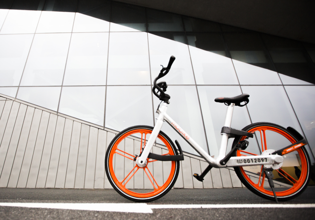 Mobike parked at the Power Station of Art in Shanghai. [Photo provided to China.org.cn]